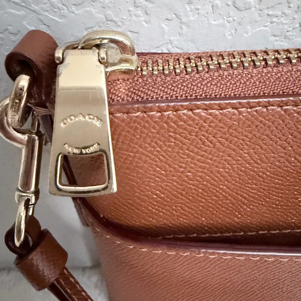 Coach Tan Leather Crossbody Bag with Gold Hardware - Picture 5 of 8